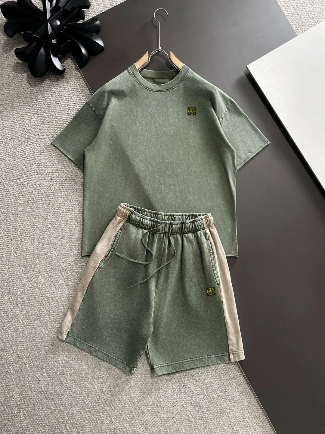 Next day shipping P460 Stone lsland/stone island high quality 2025 spring and summer new casual heavy industry suit exclusively developed by yb! High quality production! Imported custom-made fabrics for foreign orders, with high breathability and comfort, impeccable details, brand element design concept, delicate and soft feel! It presents a casual cut and the upper body shape is great! On sale simultaneously on the official website! From a high-end men's positioning brand, the low-key luxury taste is irresistible! Exquisite workmanship and impeccable quality! The overall style is simple, fashionable and timeless, fully meeting the requirements of stylish and tasteful dressing! Size: S-XXL